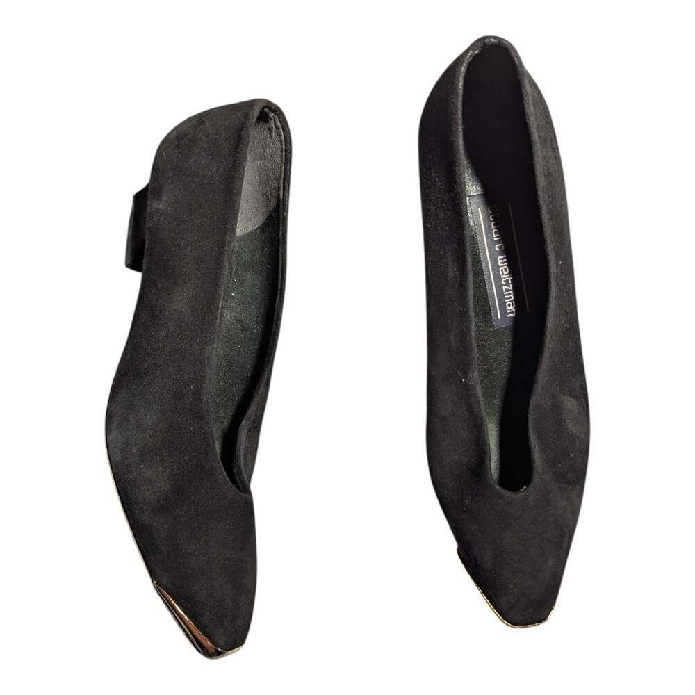 Vtg 1990s Stuart Weitzman Black Suede Gold Metal Pointed Toe Low Heel Pumps 8